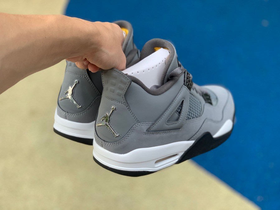 Air Jordan 4 Retro 