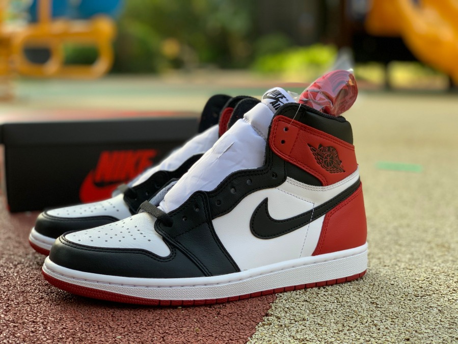 nike air jordan 1 retro black toe