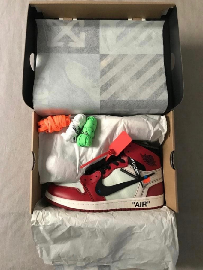 Off-White x Air Jordan 1 Retro High OG 'Chicago' - WellKicks.com