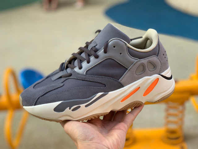 yeezy boost 700 v2 magnet