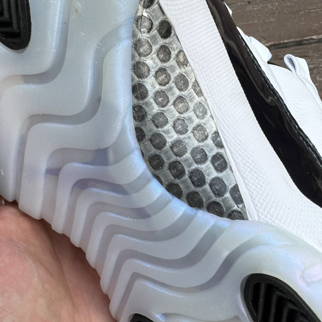 jordan 11 retro low emerald