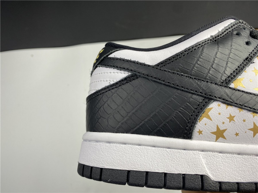 dunk x supreme stockx