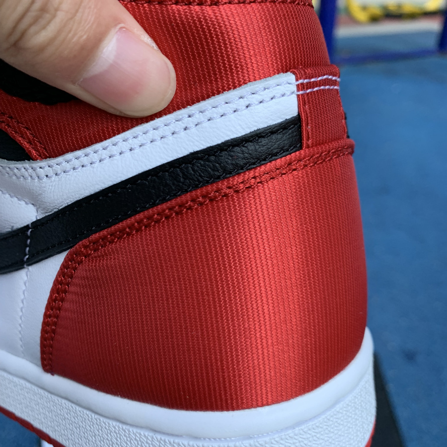 aj1 retro high satin black toe