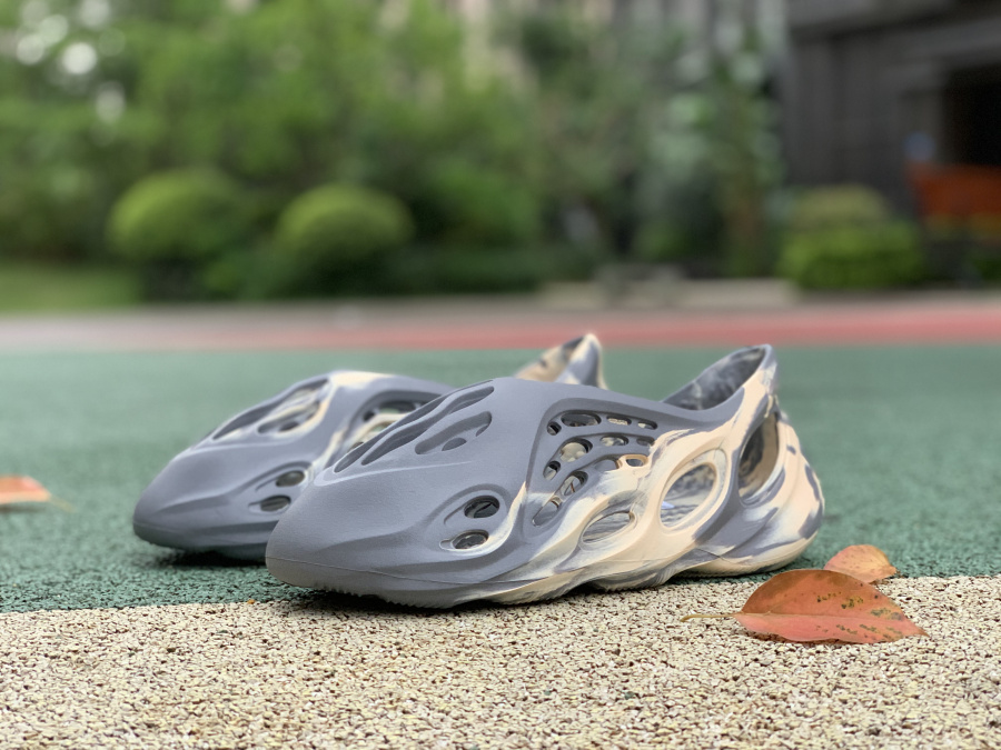 mxt moon grey foam runner