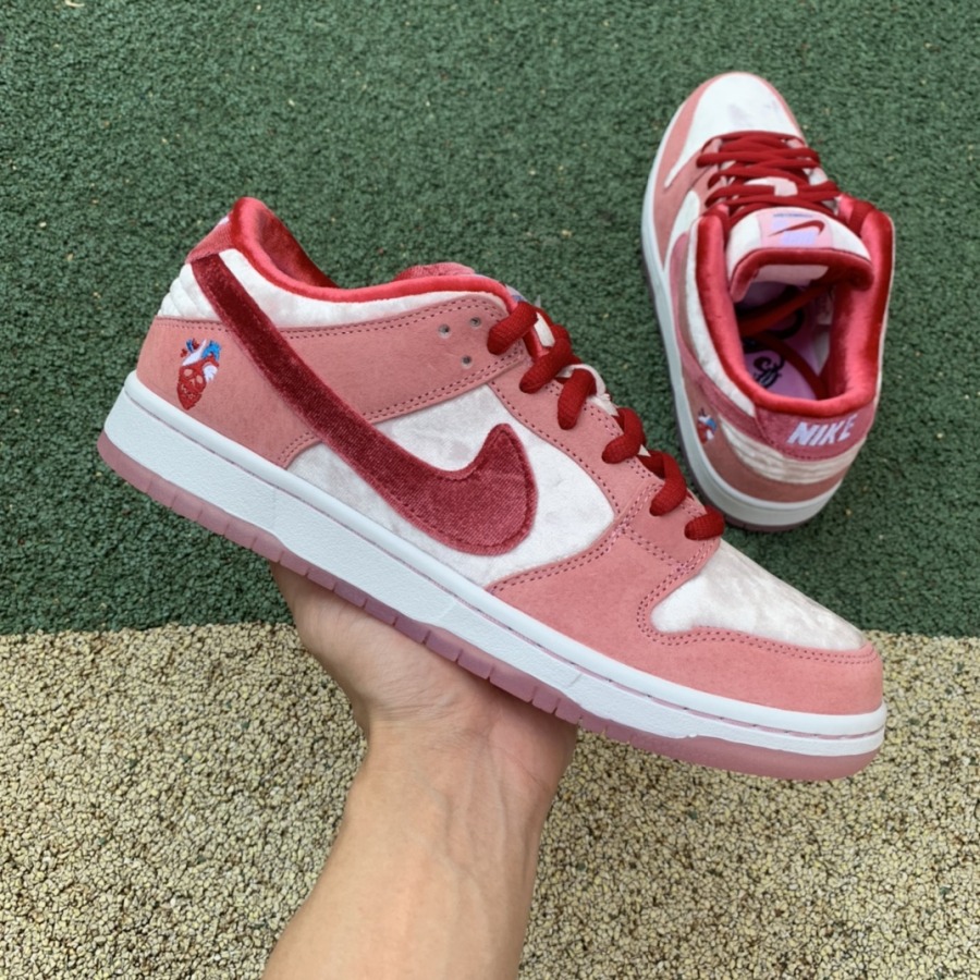 Strangelove X Dunk Low Sb 'valentine's Day' - Wellkicks.com