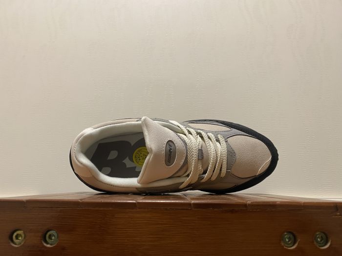 2002r the basement grey sail black